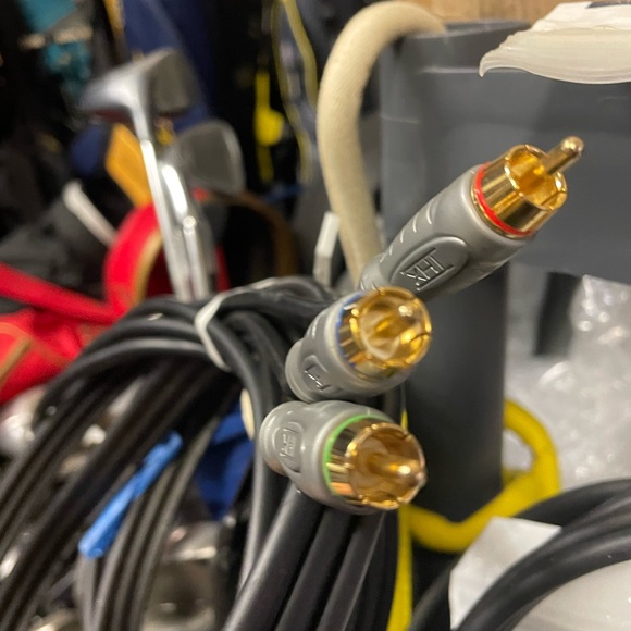 Audio video cords Monster cables 2 sets .
3 rca male per side - Picture 2 of 6